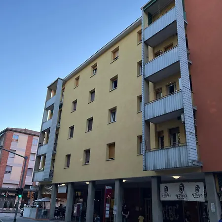 Servizi Per La Casa 招待所
